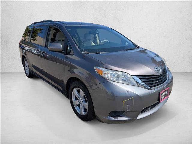Used 2012 Toyota Sienna LE FWD image 3