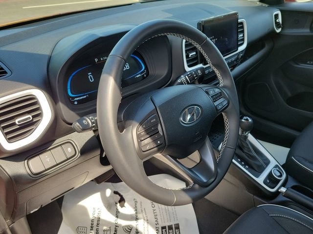 Used 2025 Hyundai Venue Limited FWD image 18