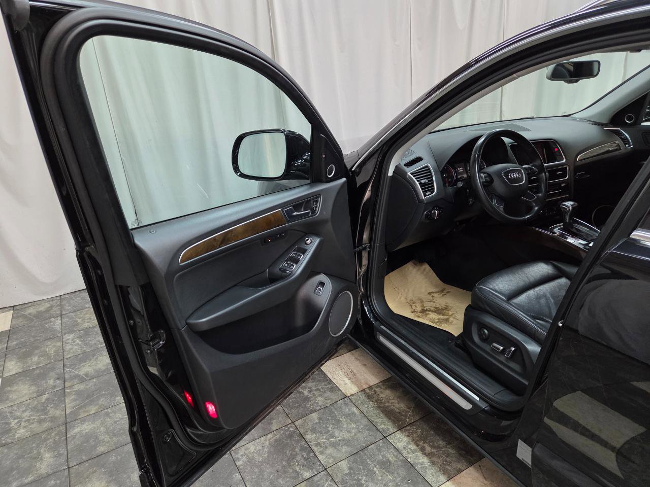 Used 2016 Audi Q5 2.0T Premium Plus w/ Technology Package AWD/4WD image 9