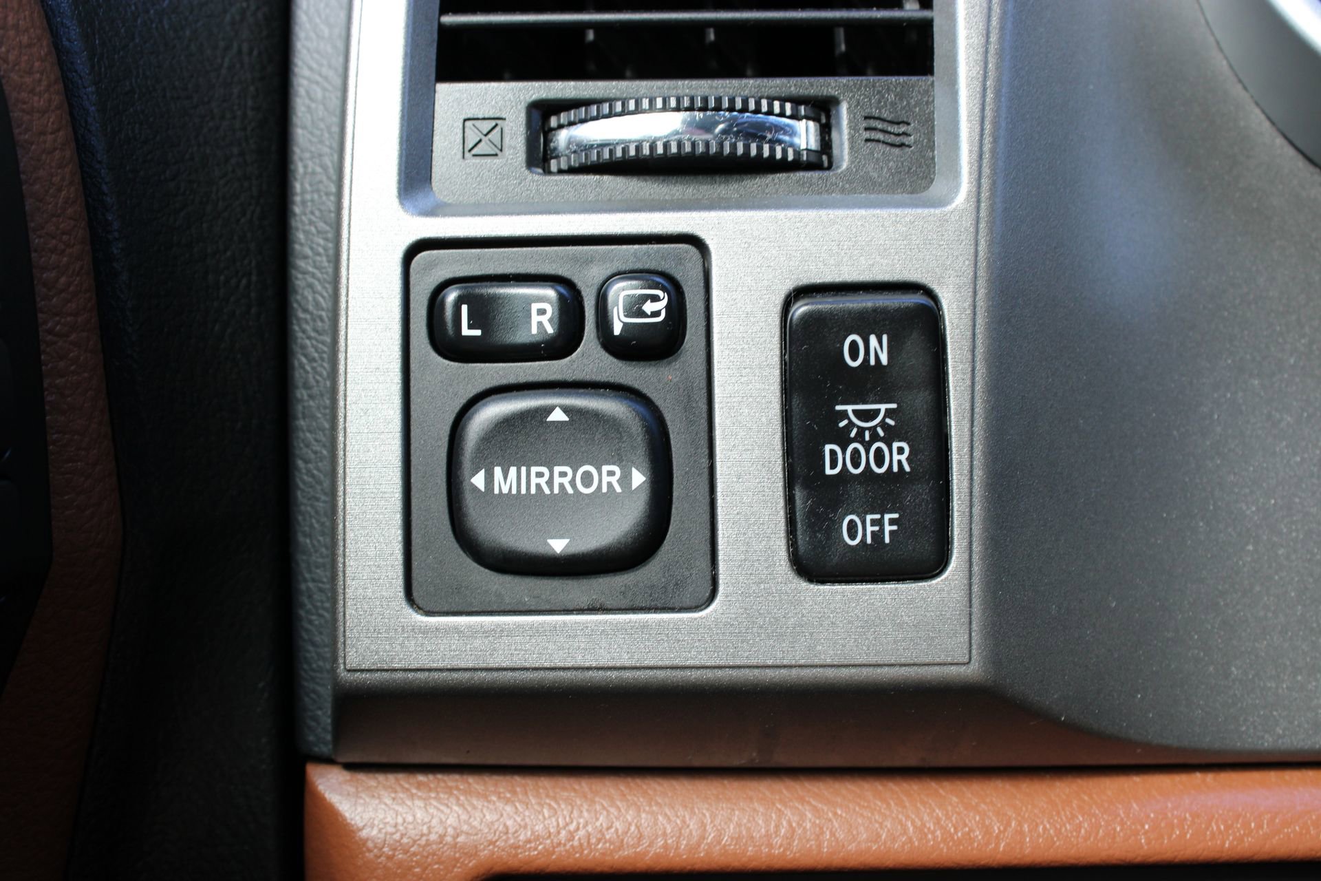 Used 2016 Toyota Sequoia Platinum image 20