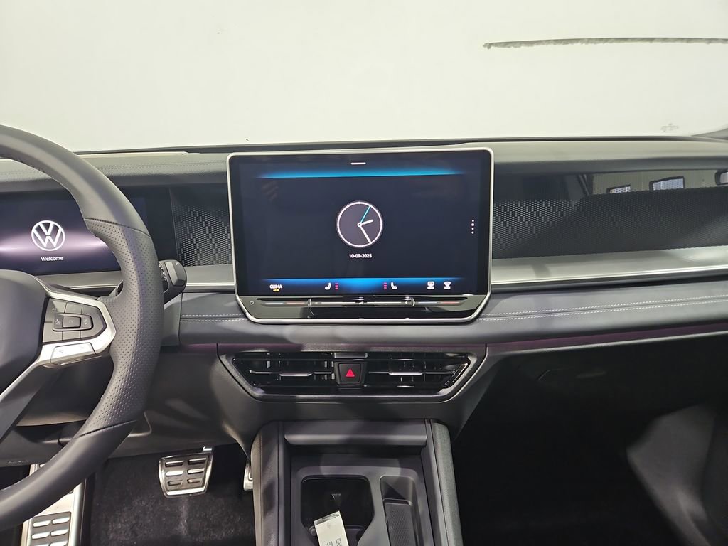 New 2026 Volkswagen Tiguan SE R-Line image 18