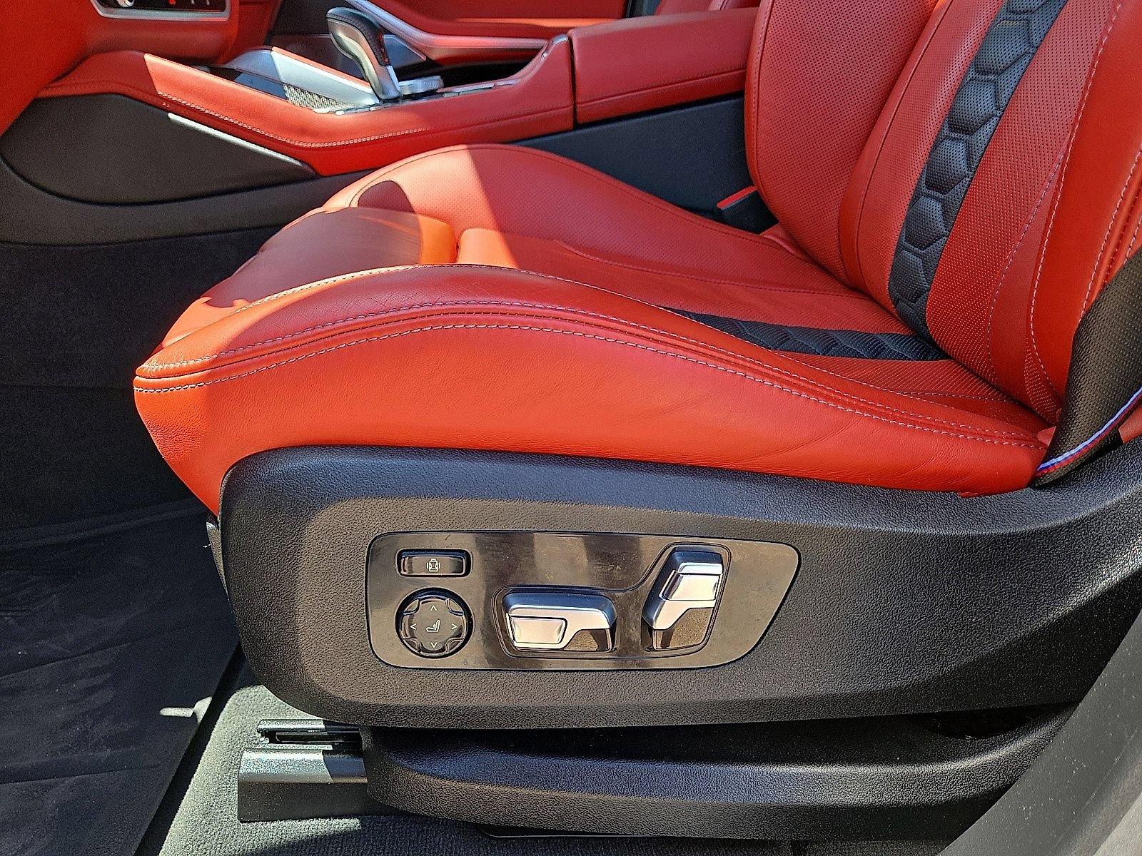 Used 2025 BMW X5 M Competition w/ Executive Package AWD/4WD image 25