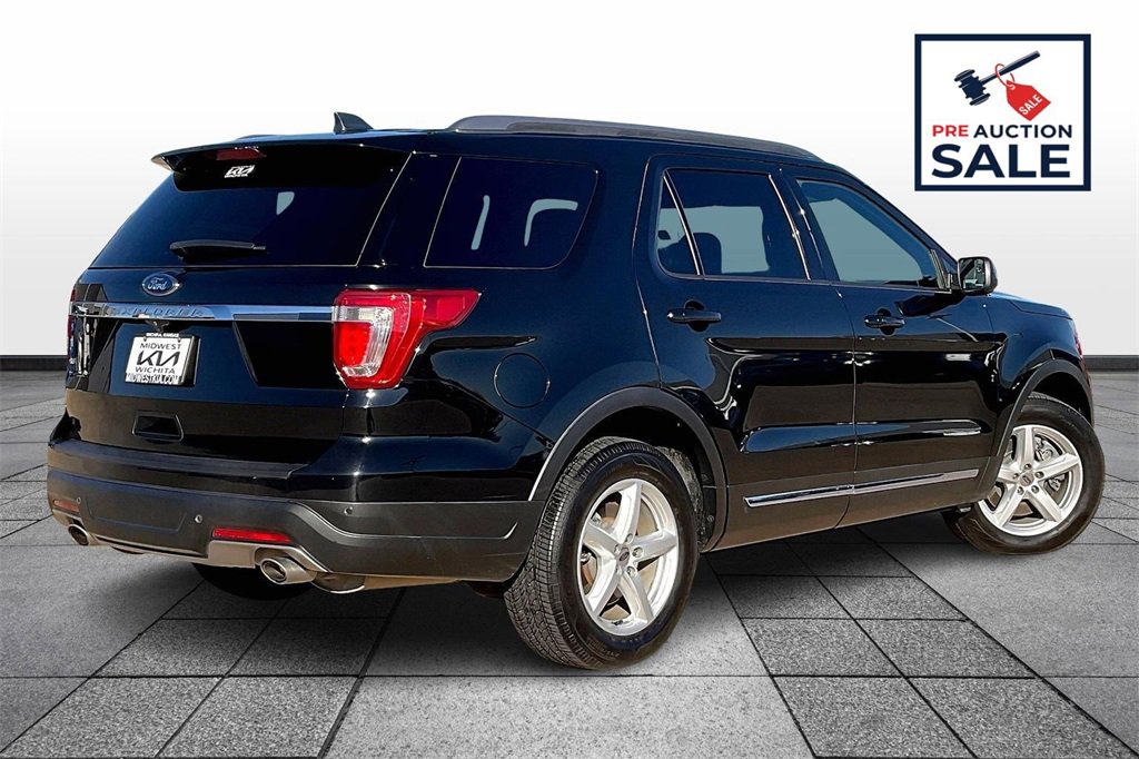 Used 2018 Ford Explorer XLT image 13