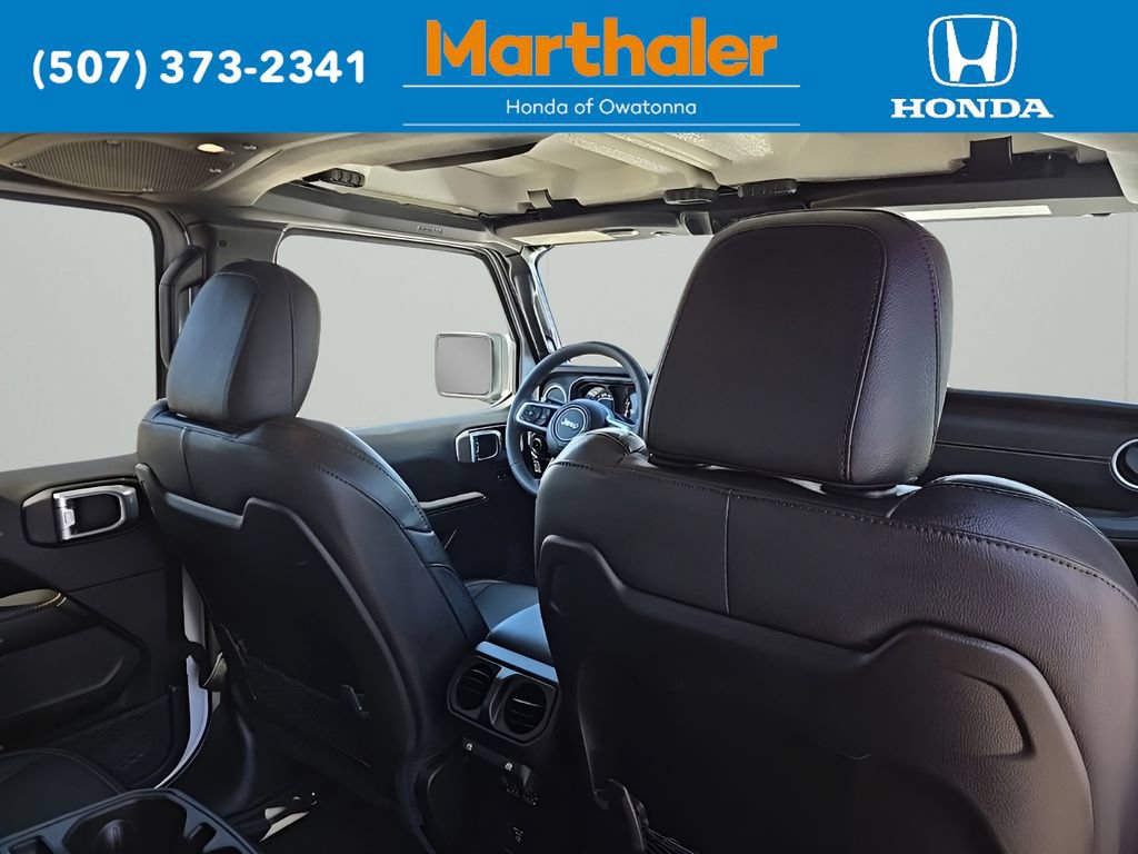 Used 2024 Jeep Wrangler Unlimited Sahara w/ Technology Group AWD/4WD image 18