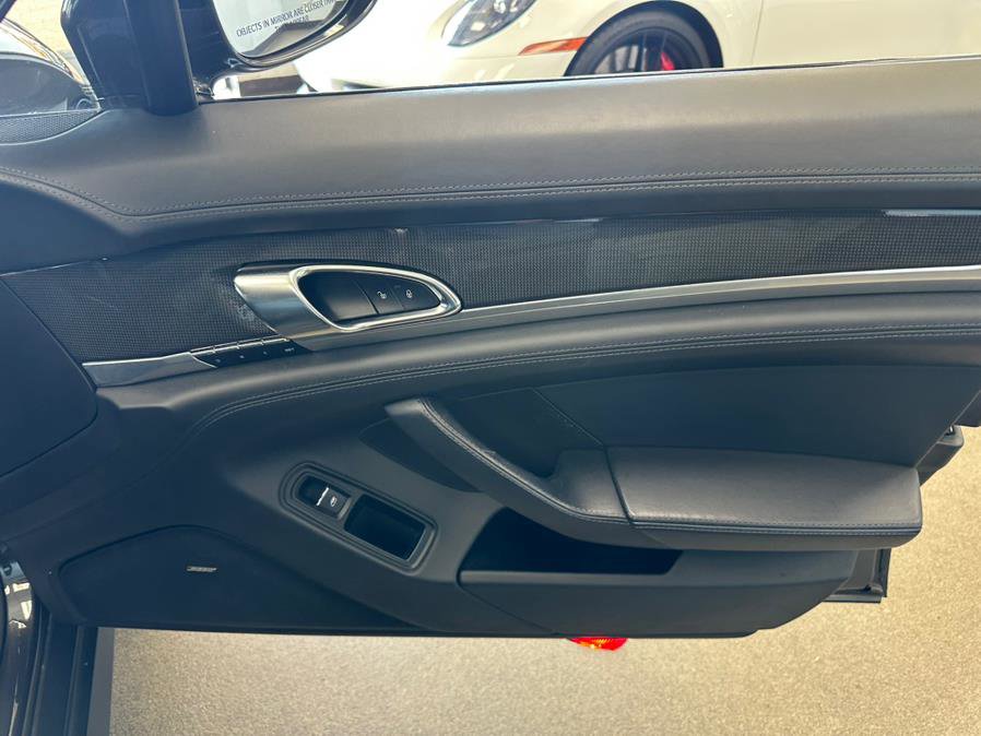 Used 2016 Porsche Panamera GTS image 35