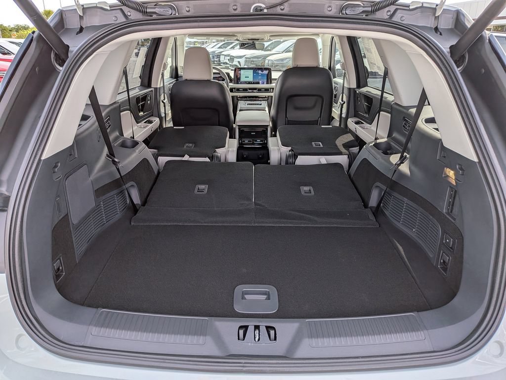 New 2026 Lincoln Aviator Reserve w/ Illumination Package RWD image 13