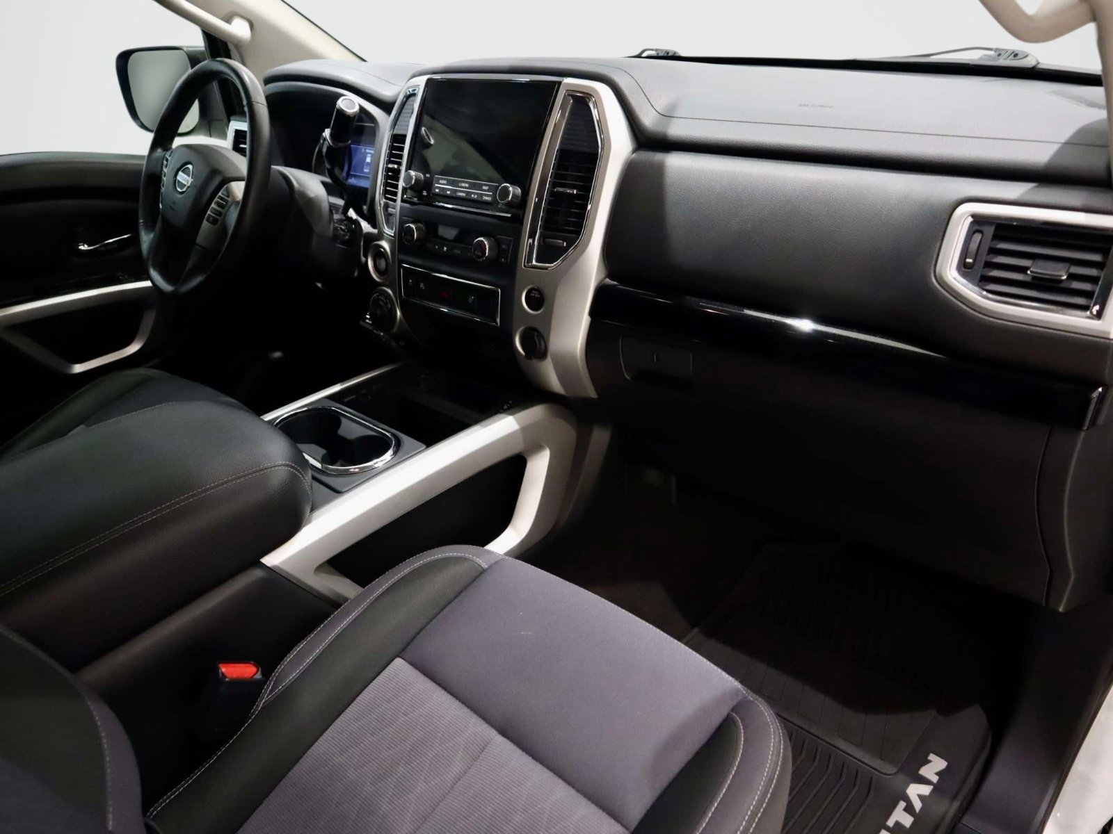 Used 2021 Nissan Titan SV w/ SV Convenience Package AWD/4WD image 12