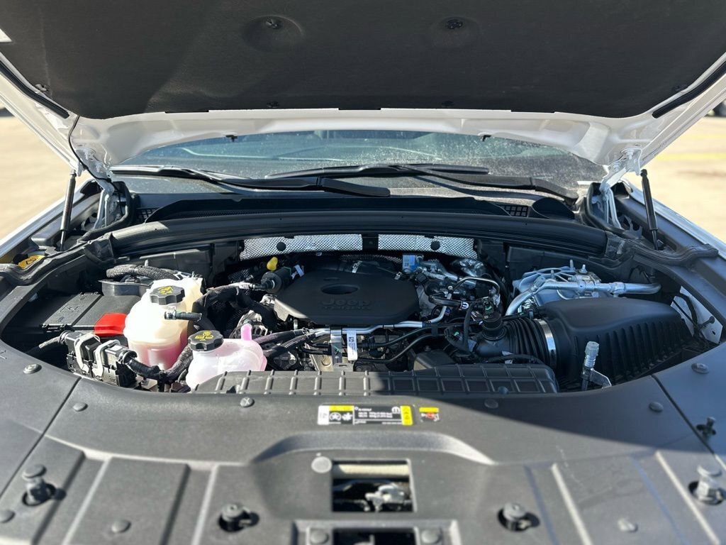 New 2026 Jeep Grand Cherokee Altitude image 8