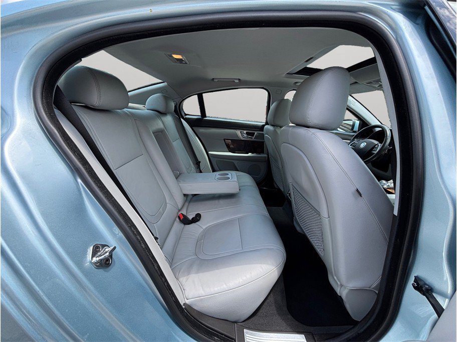 Used 2012 Jaguar XF RWD image 40