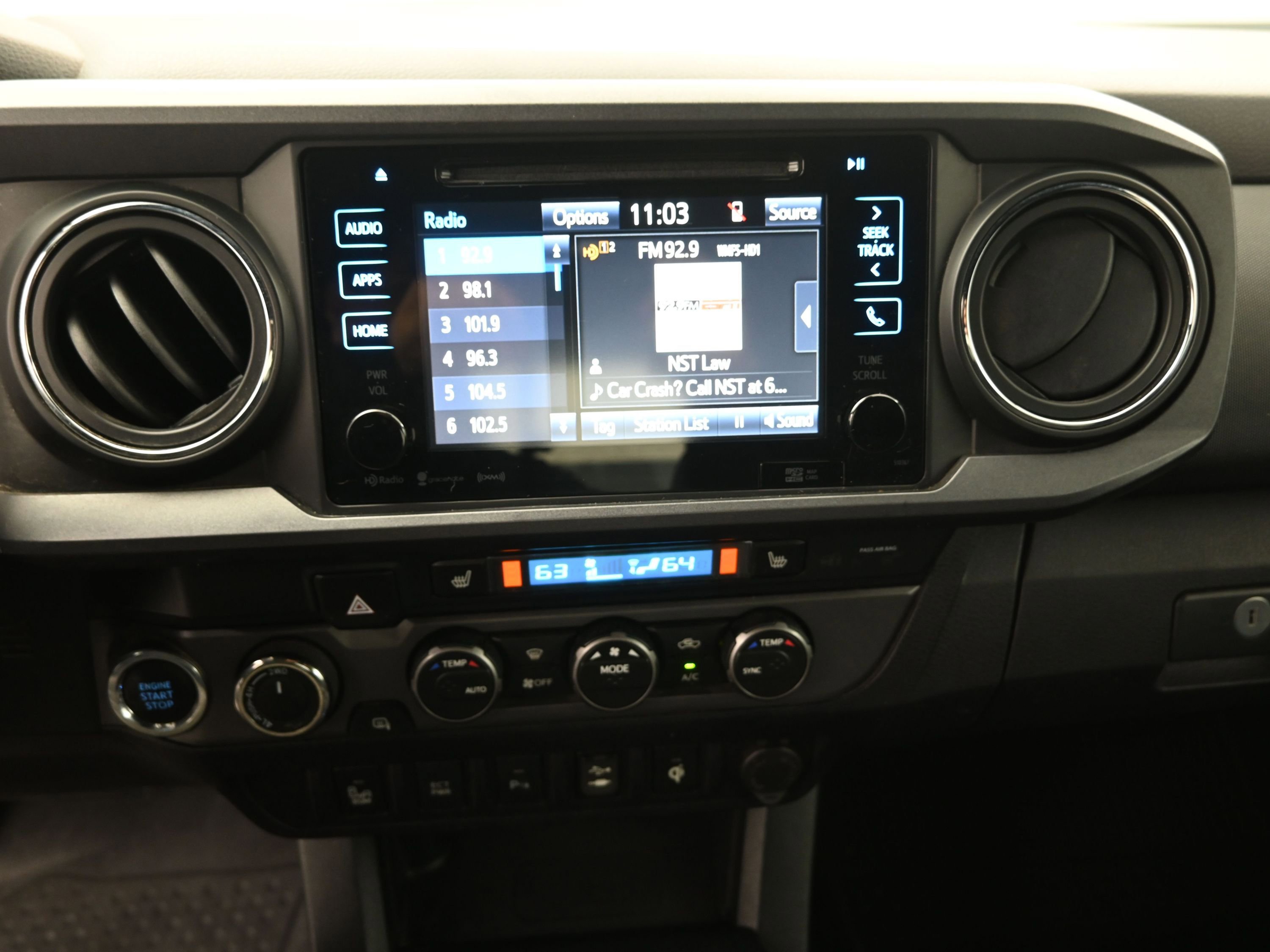 Used 2019 Toyota Tacoma TRD Sport w/ Technology Package image 15