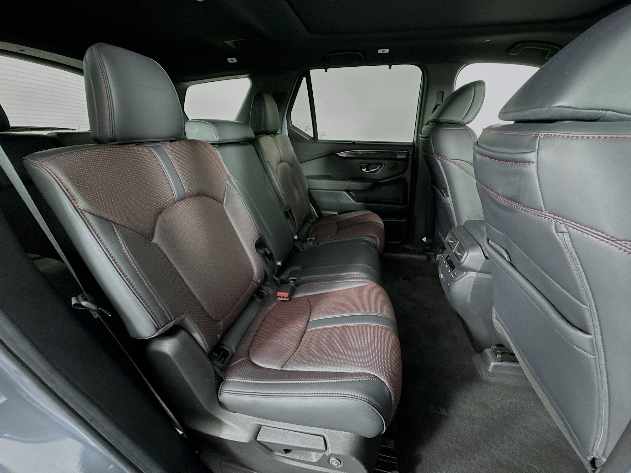 Certified 2025 Honda Pilot Black Edition image 30