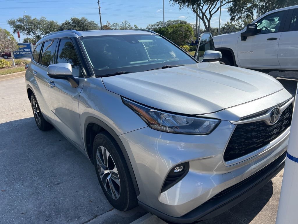 Used 2020 Toyota Highlander XLE image 1