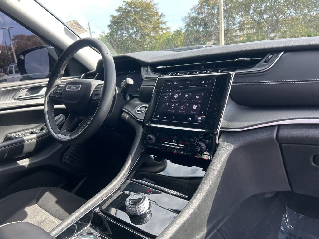 Used 2023 Jeep Grand Cherokee Laredo w/ Luxury Tech Group I image 25