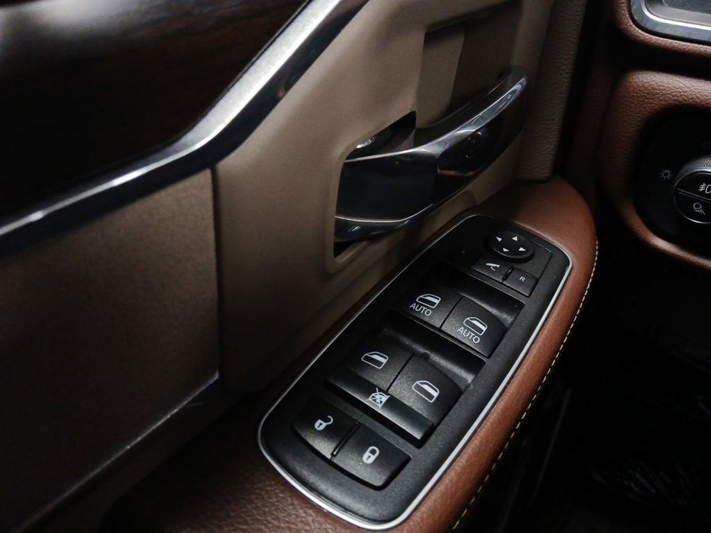 Used 2022 RAM 2500 Laramie w/ Body Color Bumper Group image 17