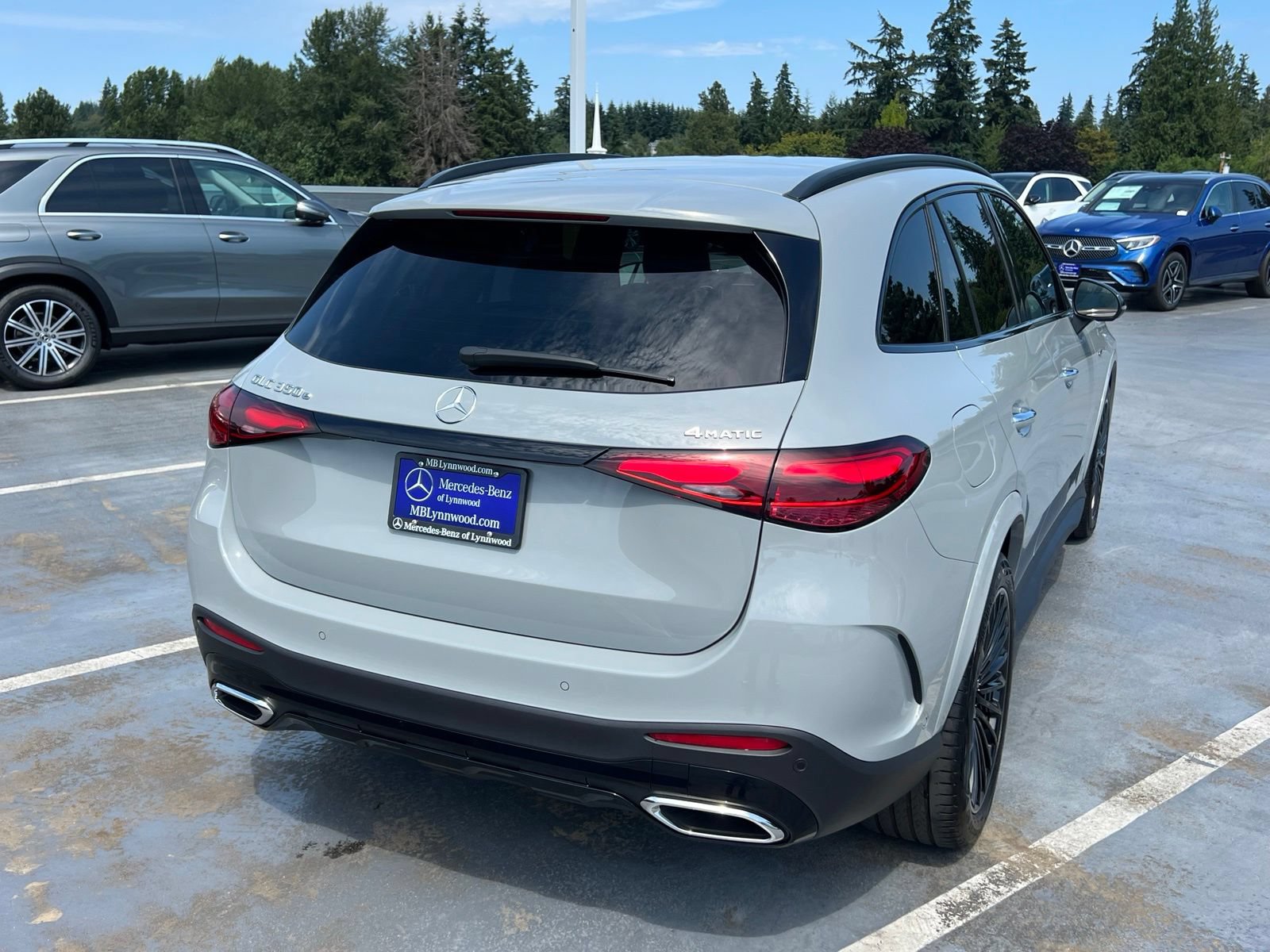 Used 2025 Mercedes-Benz GLC 350e 4MATIC w/ AMG Line image 9