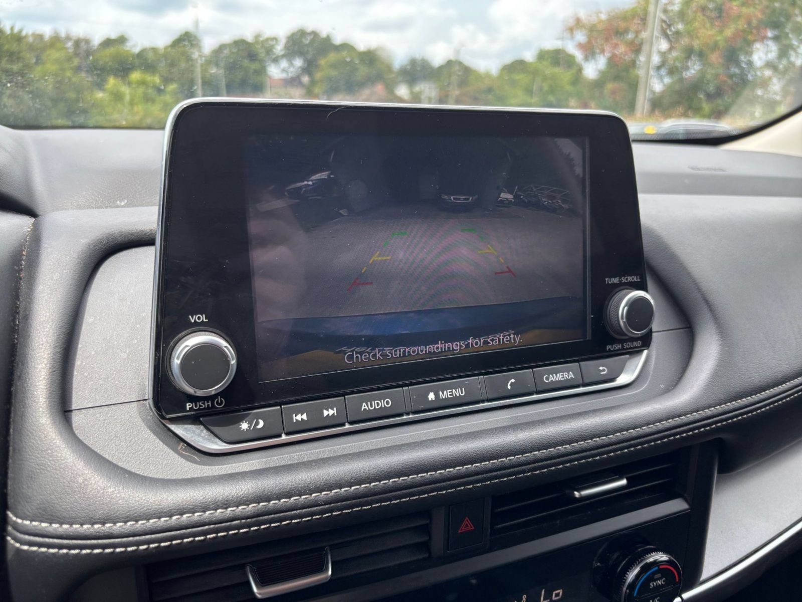 Used 2025 Nissan Rogue SV FWD image 24