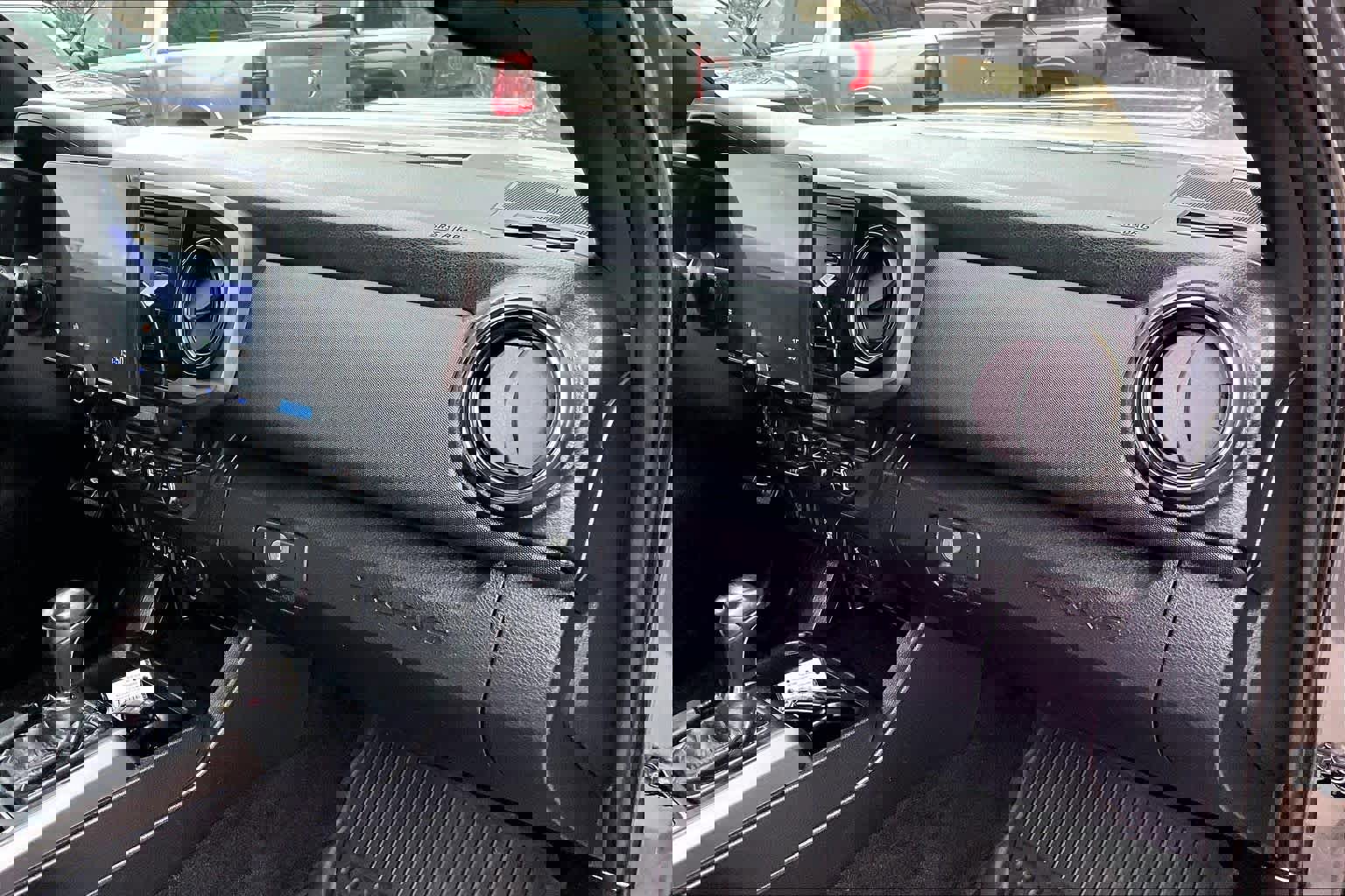 Used 2021 Toyota Tacoma TRD Sport w/ Technology Package image 17