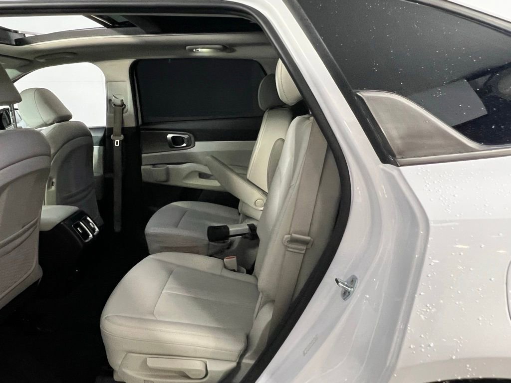 Used 2023 Kia Sorento EX w/ Panoramic Sunroof Package image 27