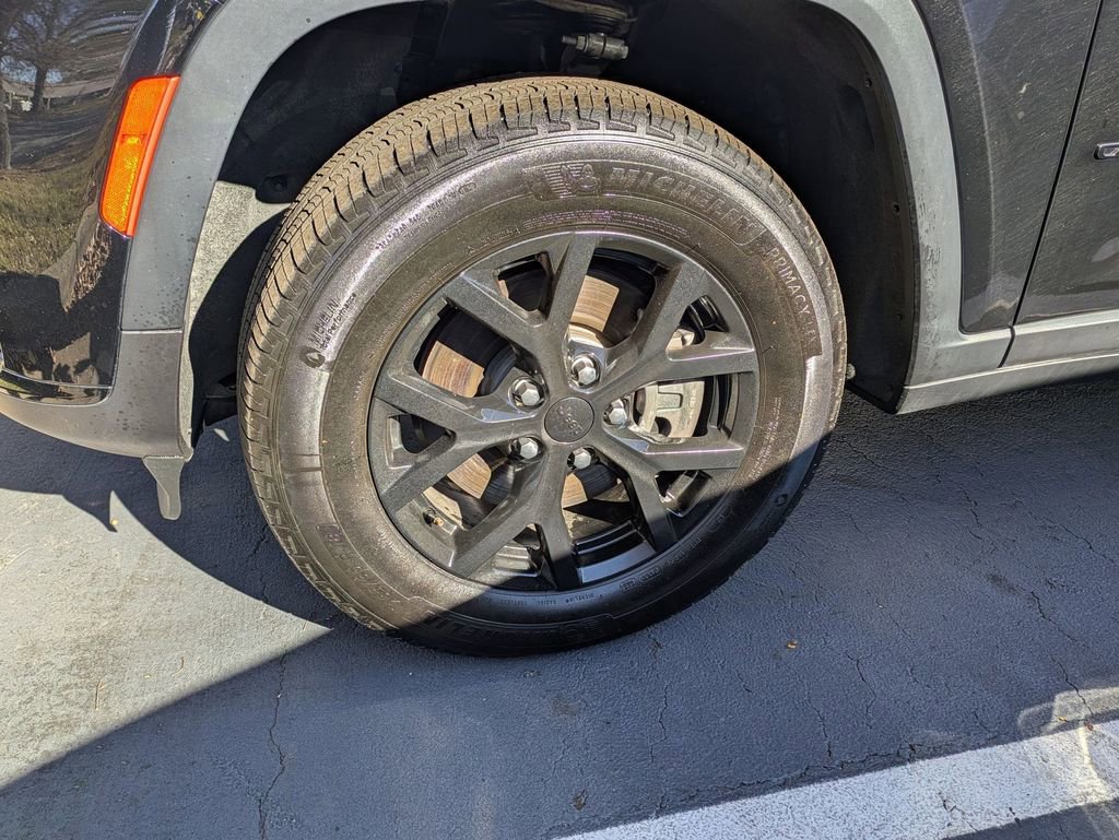 Used 2024 Jeep Grand Cherokee L Laredo image 33