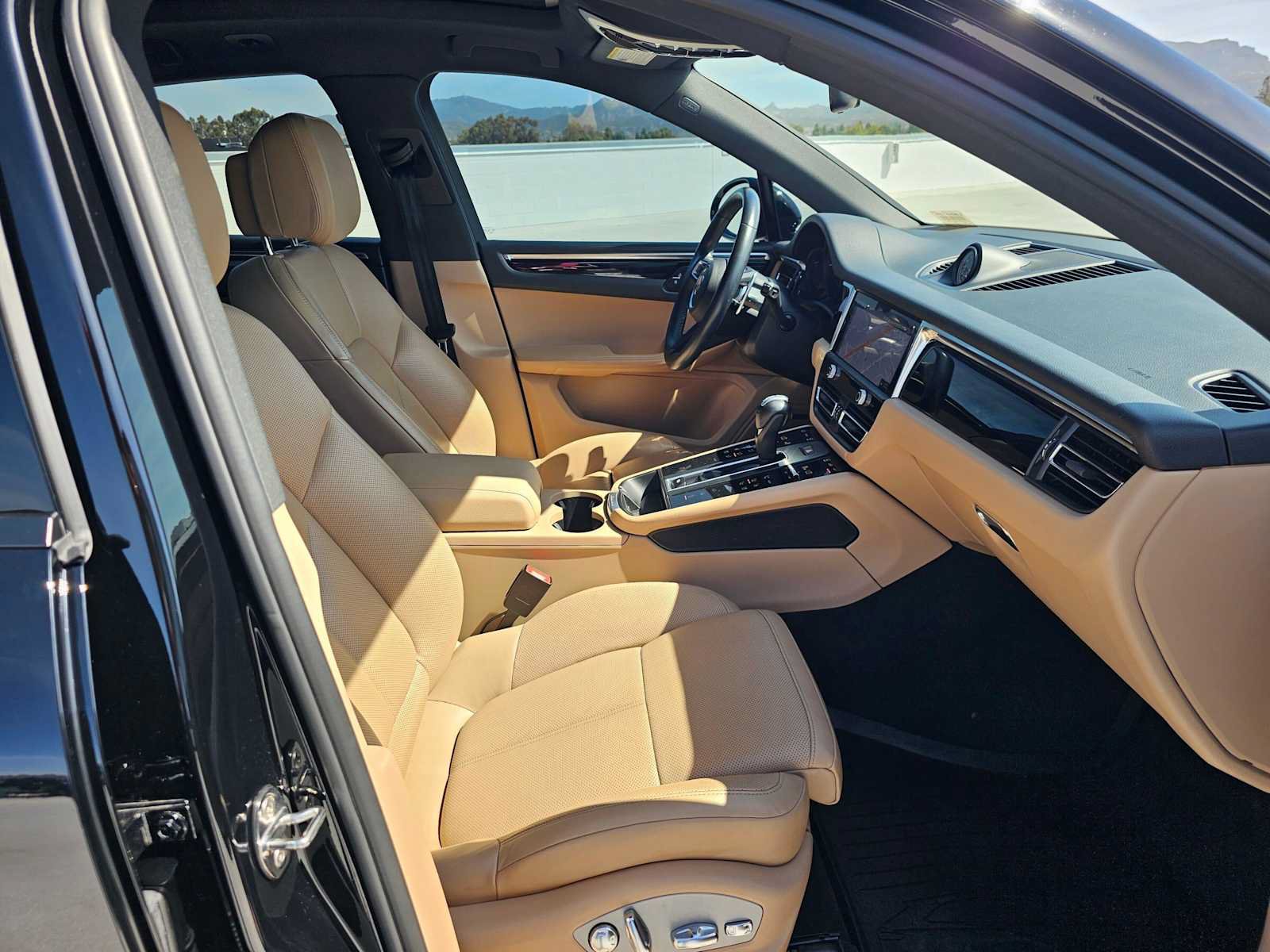 Used 2023 Porsche Macan AWD/4WD image 10