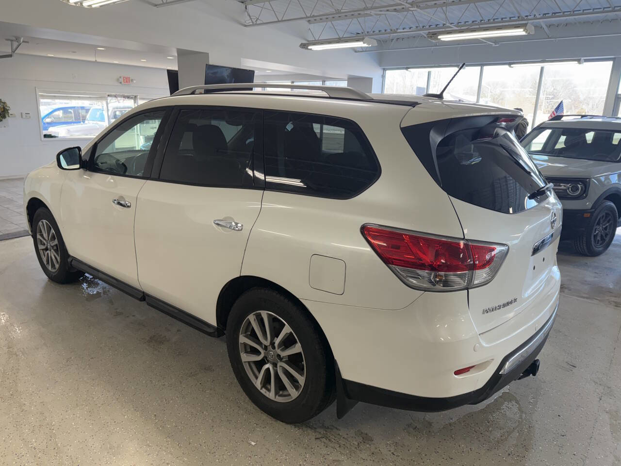 Used 2015 Nissan Pathfinder SL AWD/4WD image 7