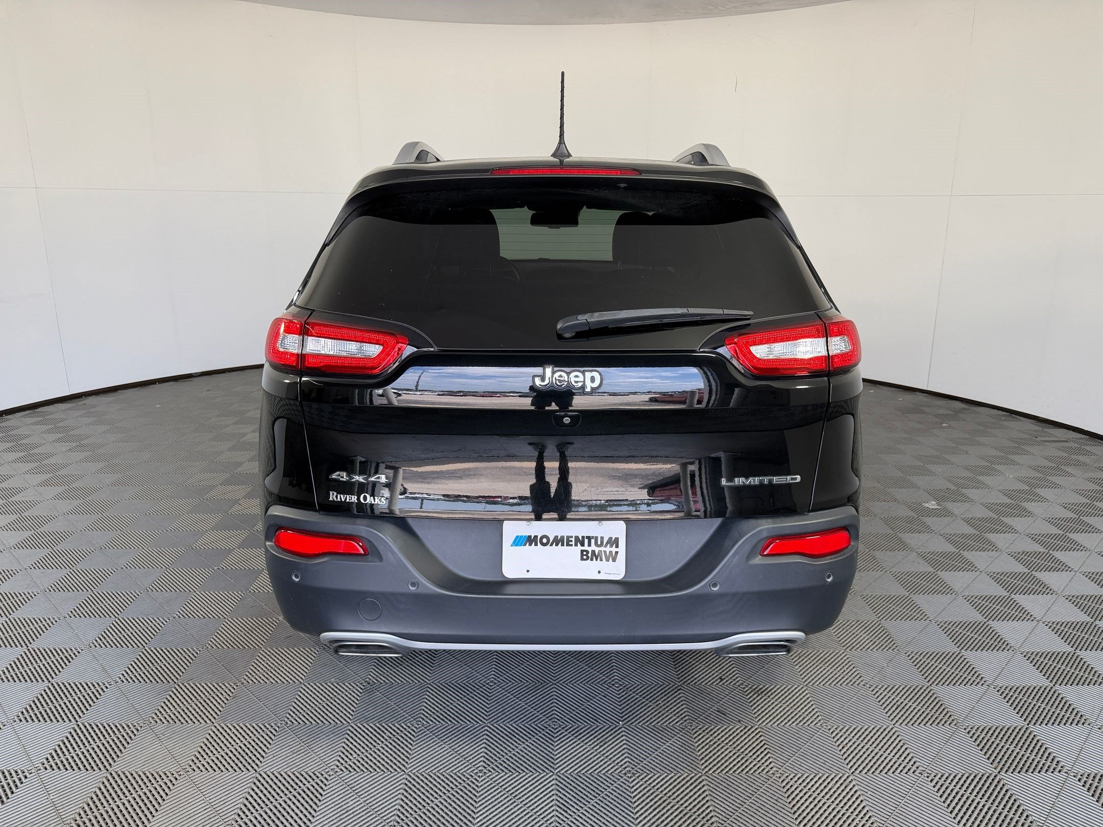 Used 2018 Jeep Cherokee Limited w/ Technology Group AWD/4WD image 10