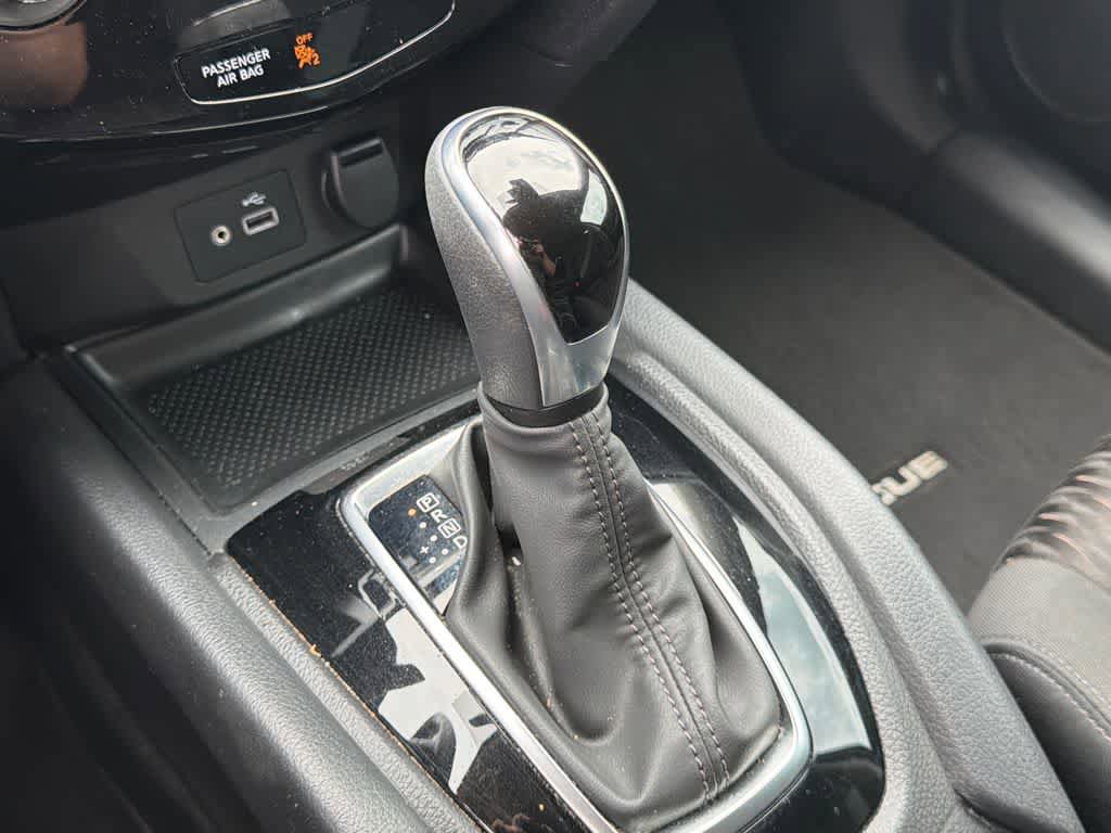 Used 2020 Nissan Rogue S FWD image 29