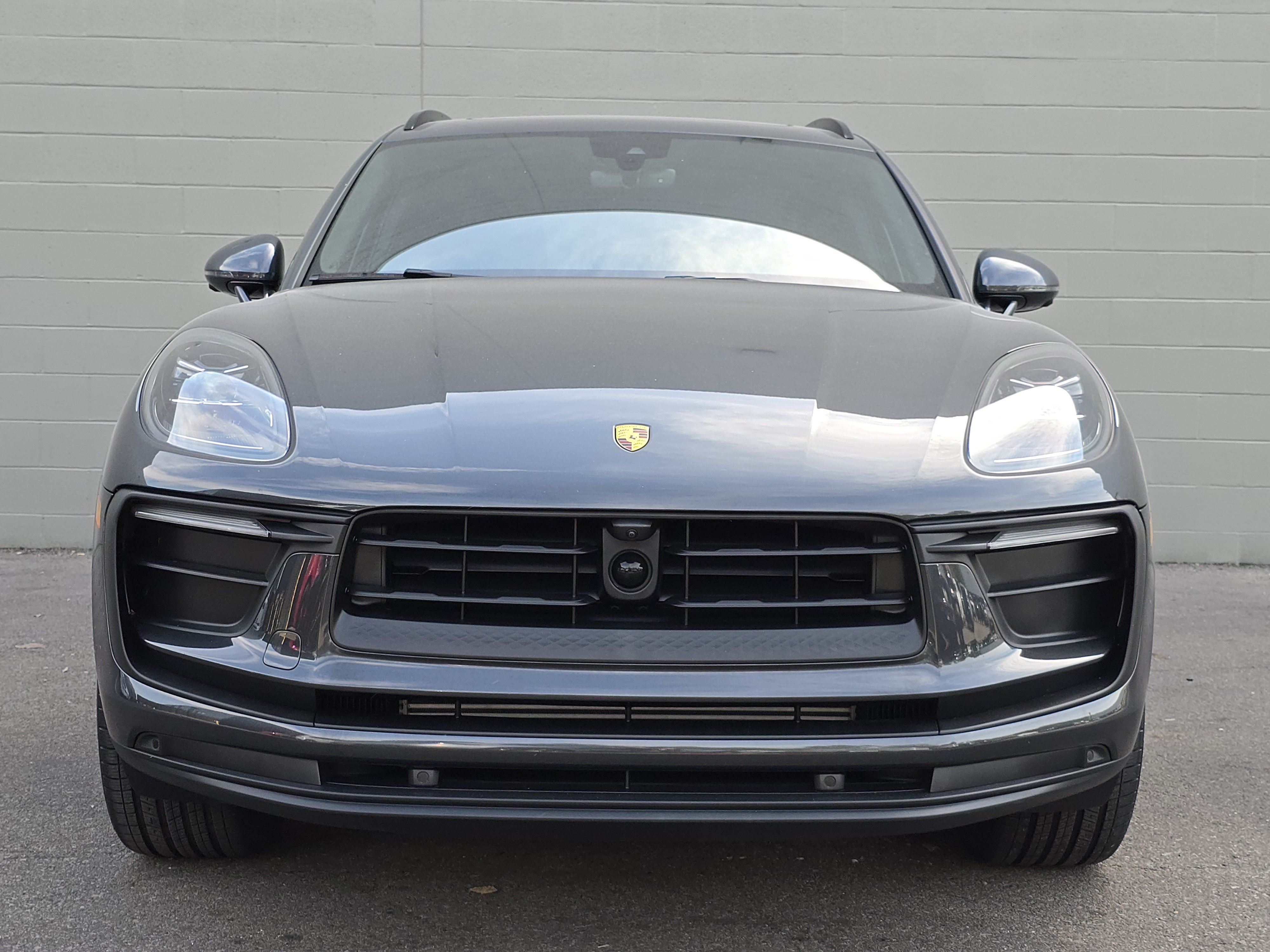 Certified 2025 Porsche Macan AWD/4WD image 6