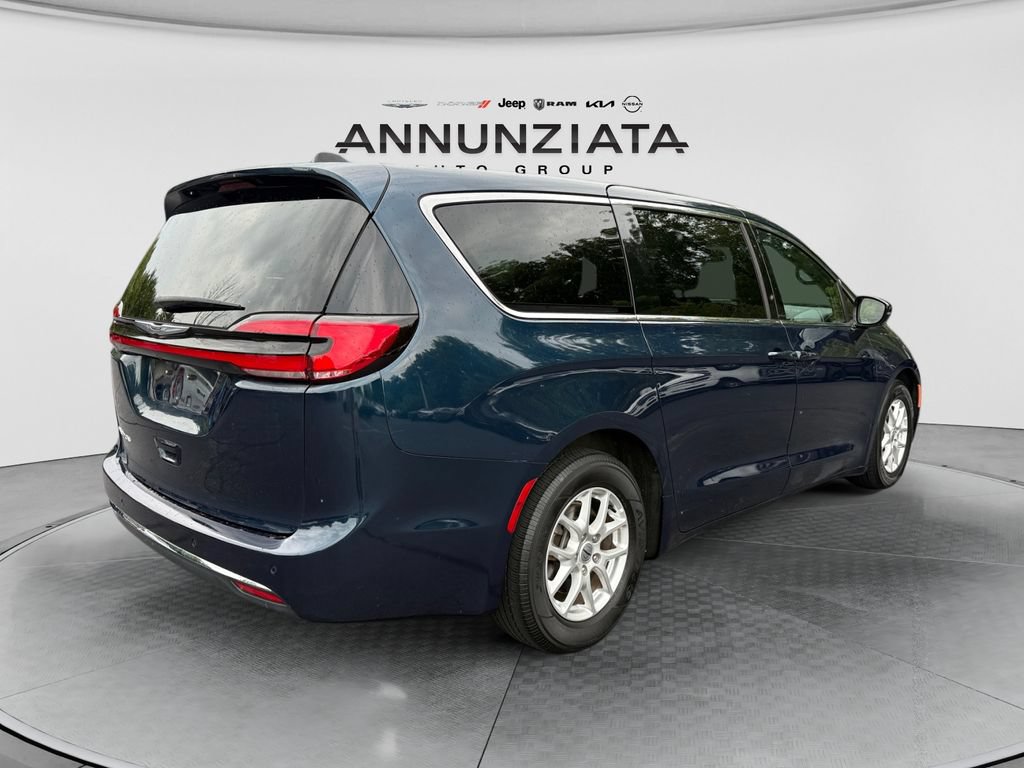 Used 2025 Chrysler Pacifica Select FWD image 5