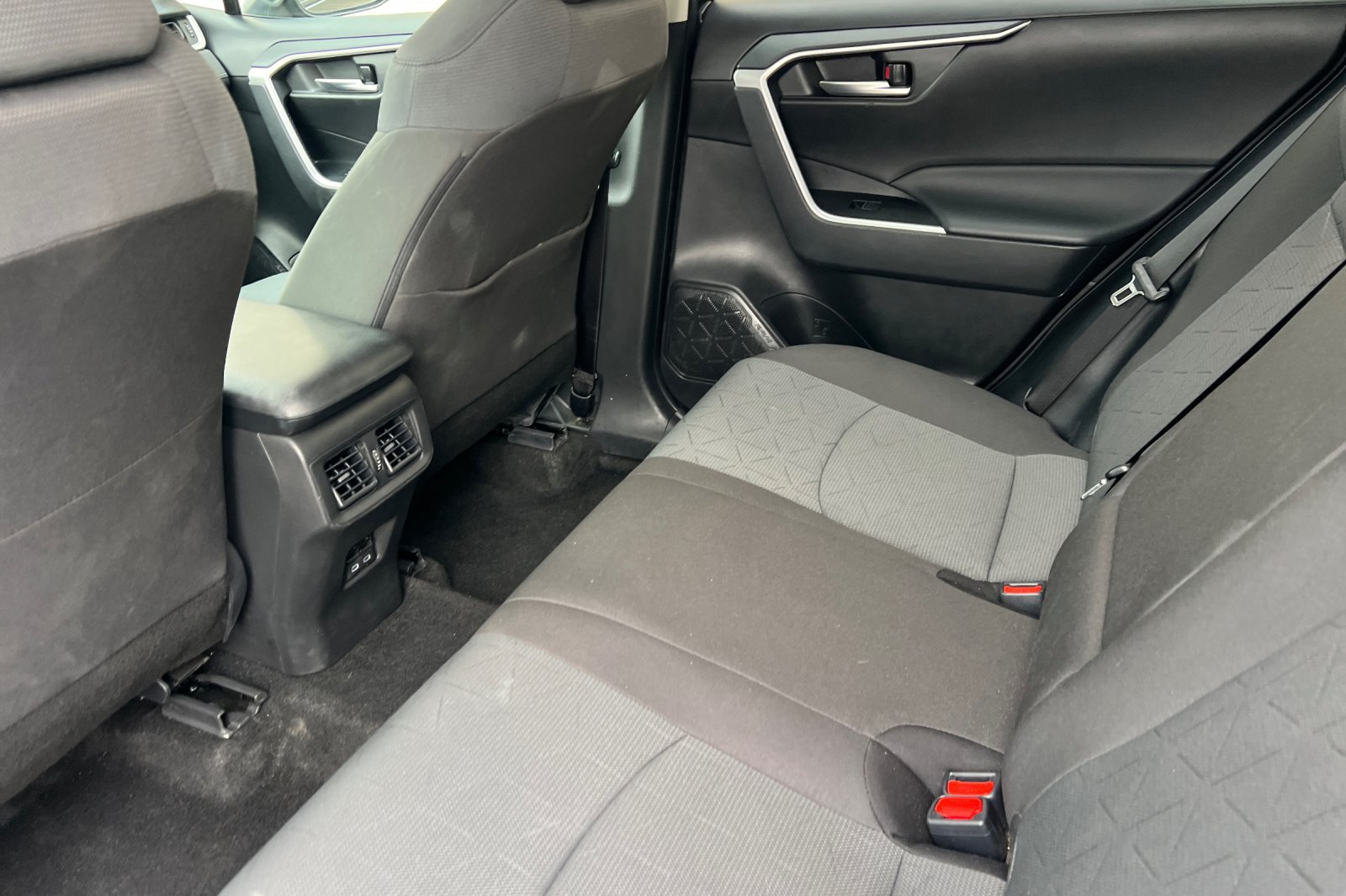 Used 2025 Toyota RAV4 XLE AWD/4WD image 15