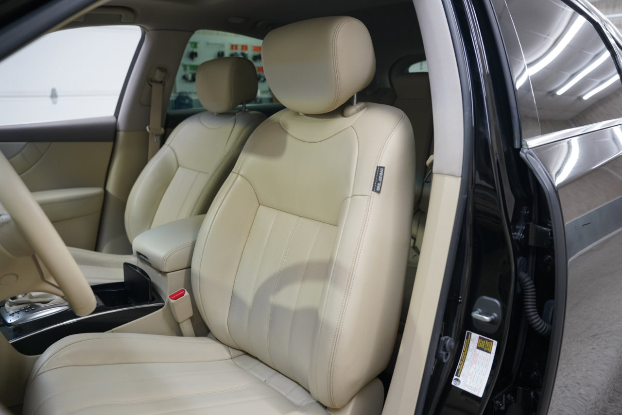 Used 2016 INFINITI QX70 AWD w/ Premium Package image 24