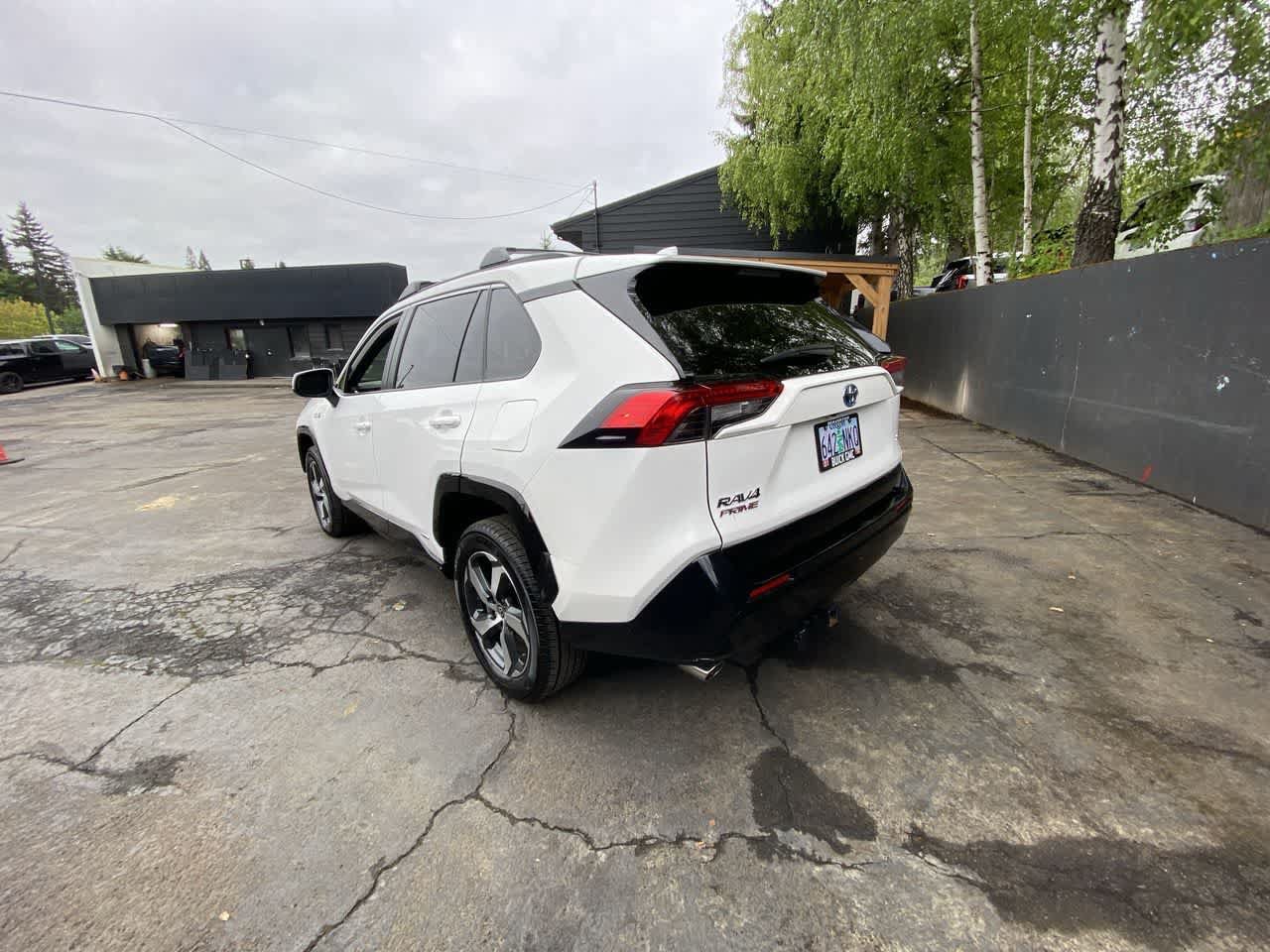 Used 2023 Toyota RAV4 SE w/ Weather & Moonroof Package AWD/4WD image 4