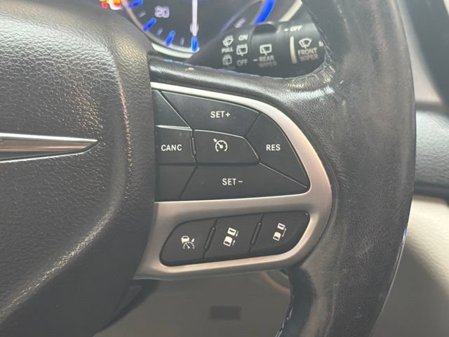 Used 2021 Chrysler Pacifica Touring-L FWD image 20