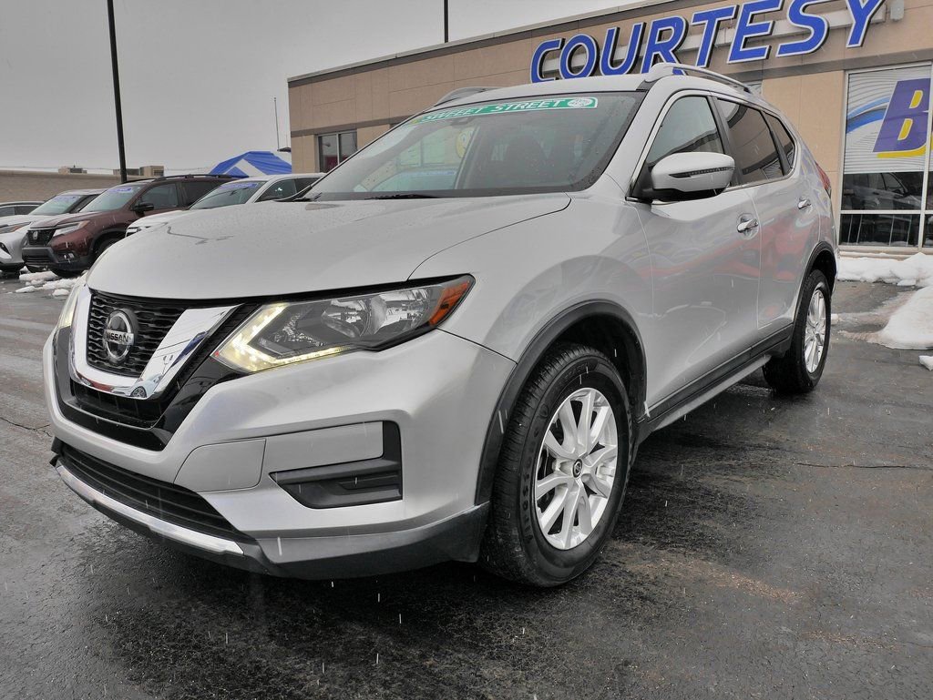 Used 2020 Nissan Rogue SV image 4