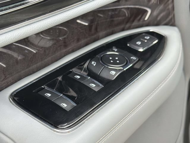 Used 2018 Lincoln Navigator Select AWD/4WD image 31