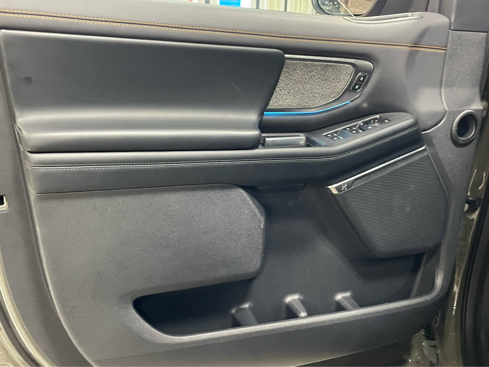 Used 2025 Ford Expedition Tremor AWD/4WD image 16