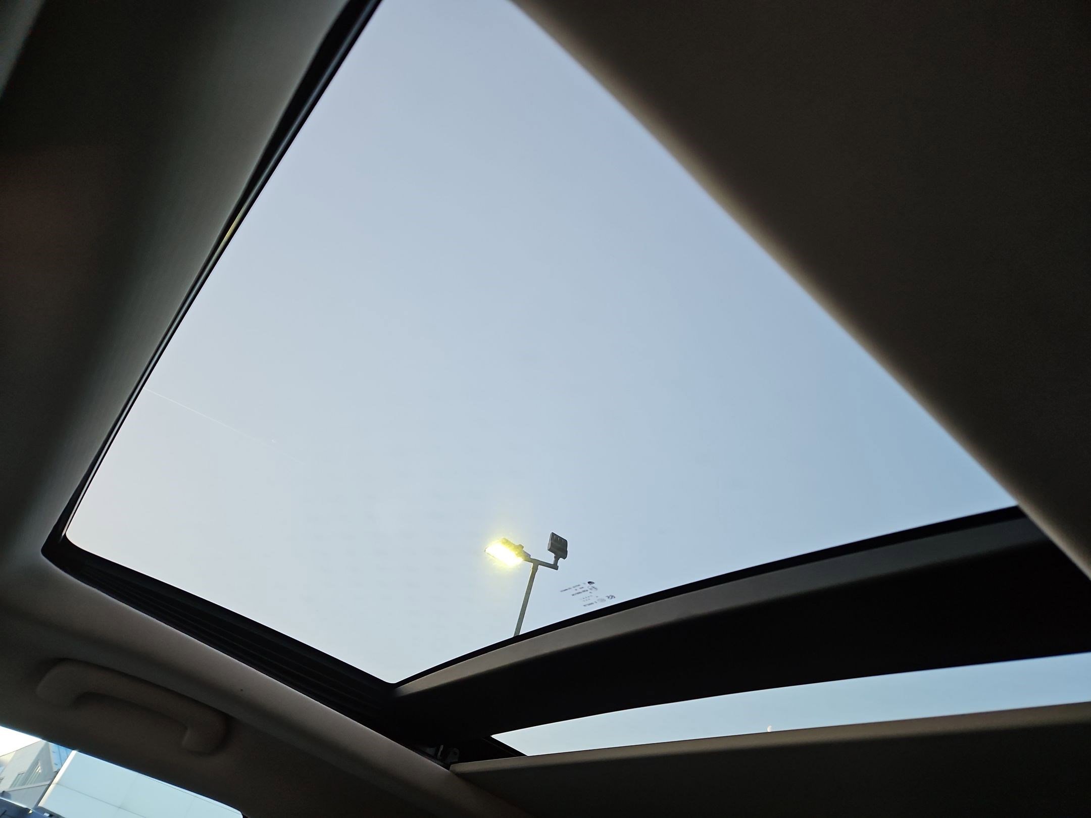 Used 2016 Chrysler 300 C image 18