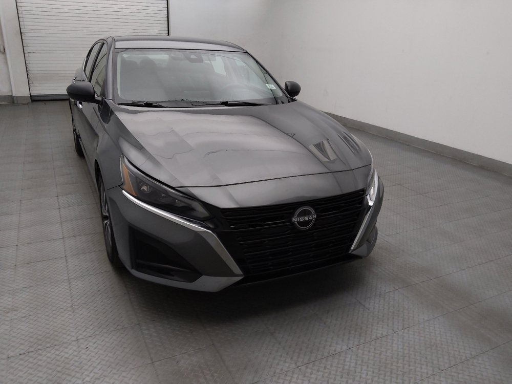 Used 2025 Nissan Altima 2.5 SV FWD image 14