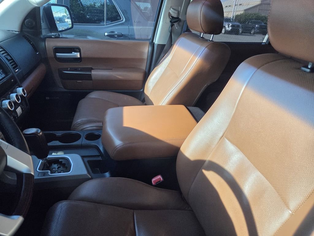 Used 2014 Toyota Sequoia Platinum AWD/4WD image 4