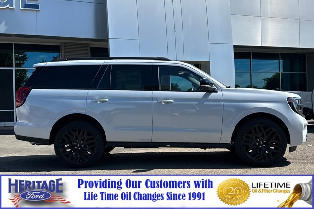 New 2026 Ford Expedition Platinum w/ Stealth Performance Package AWD/4WD image 3