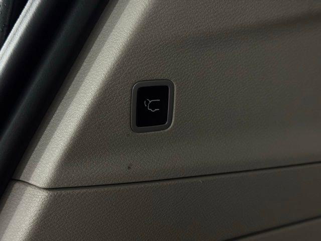 Used 2022 Chrysler Pacifica Touring-L image 12