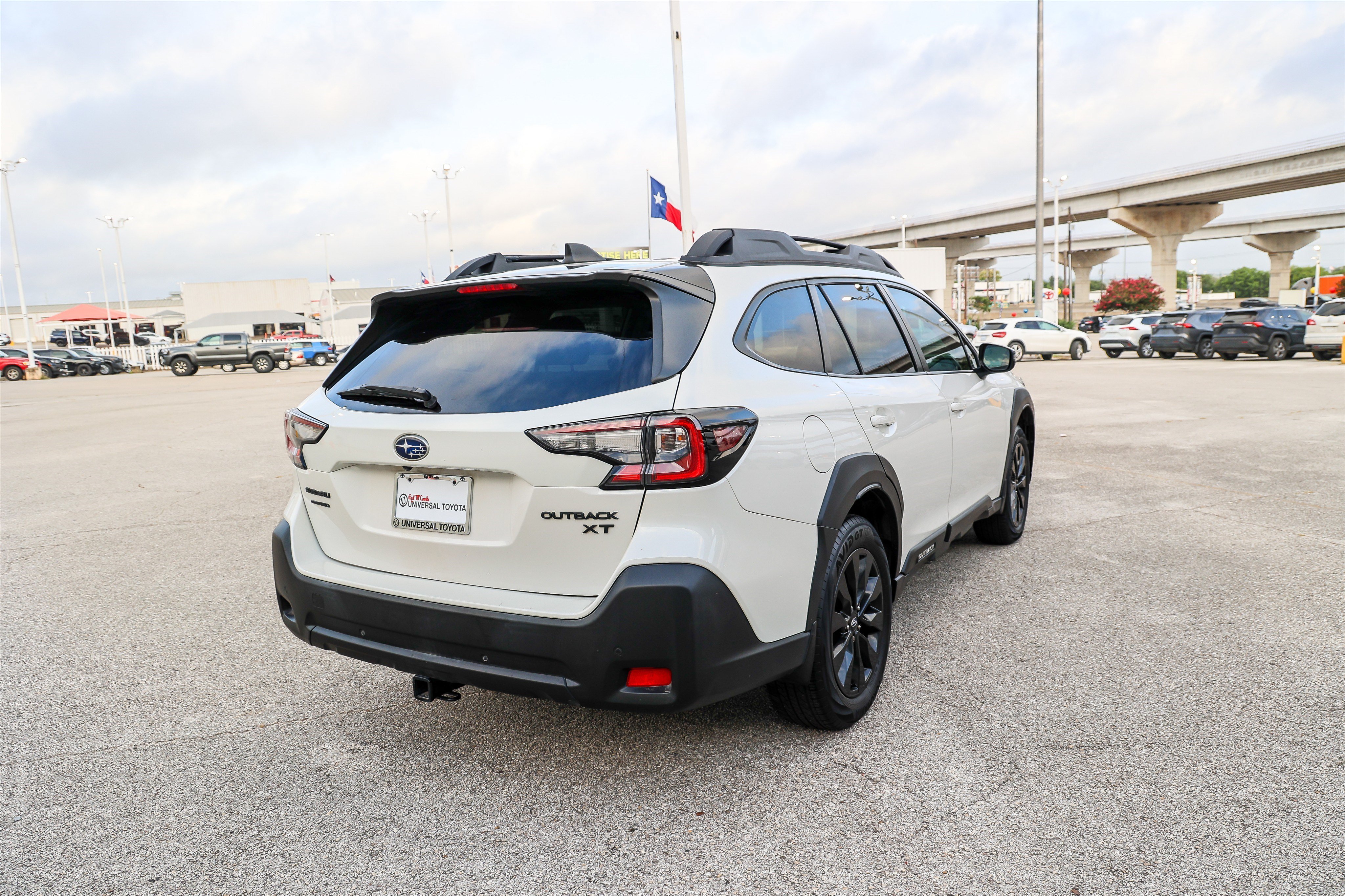 Used 2023 Subaru Outback Onyx Edition XT AWD/4WD image 7