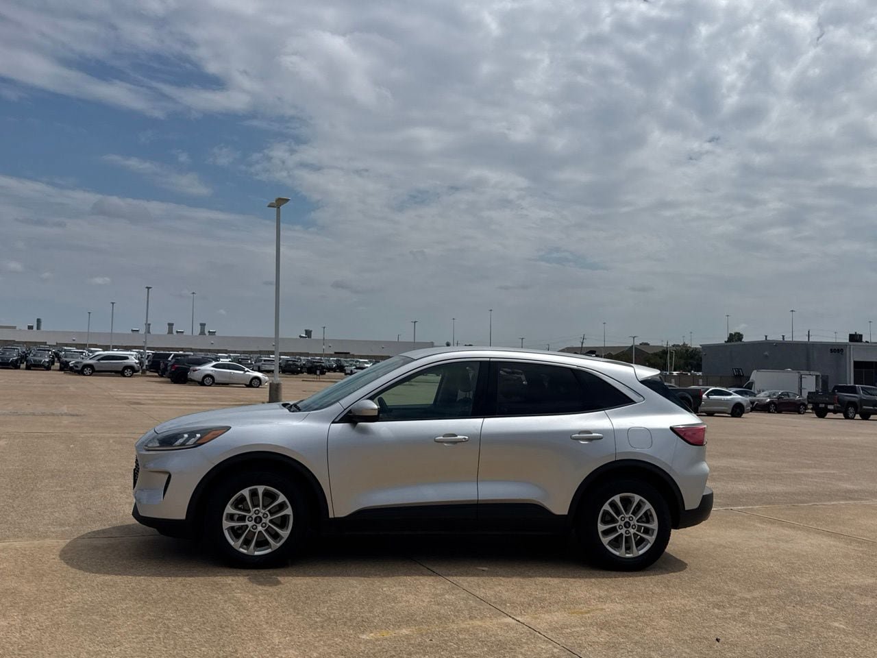 Used 2020 Ford Escape SE FWD image 14