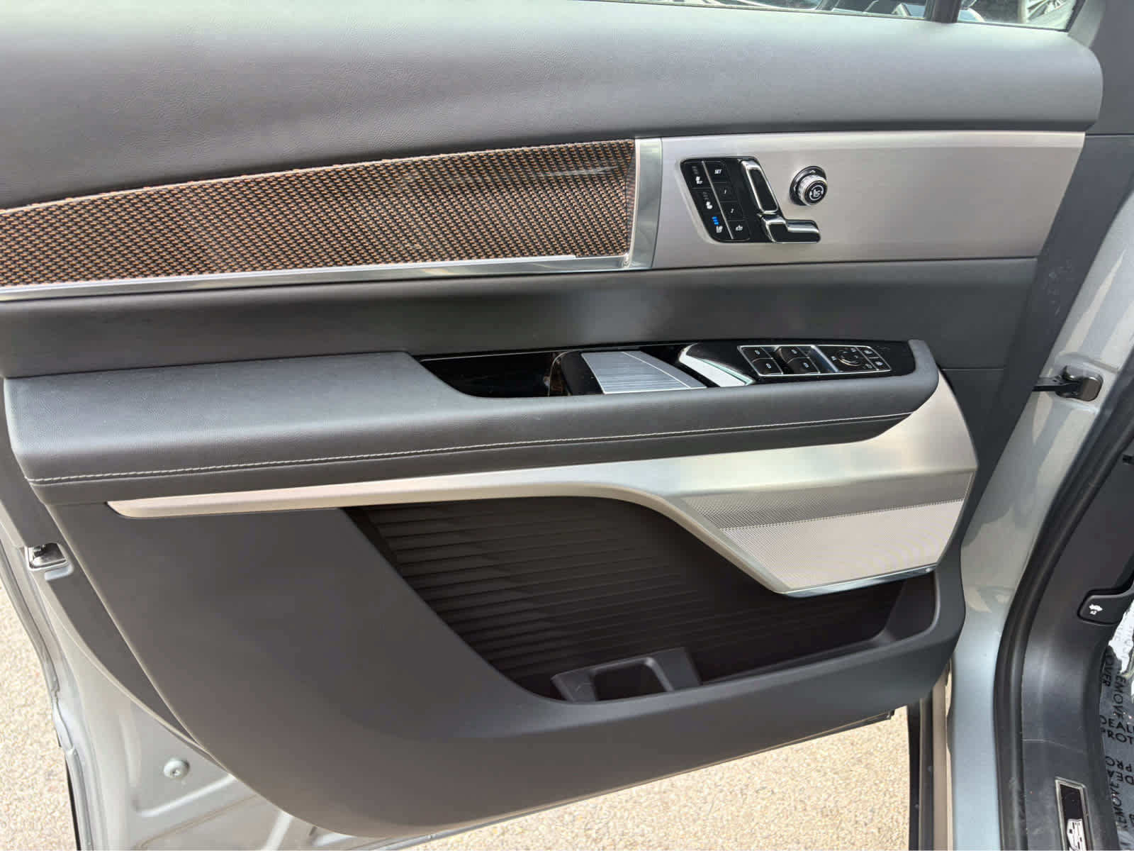 Certified 2026 Cadillac Vistiq Sport w/ LPO, Floor Liner Package AWD/4WD image 9