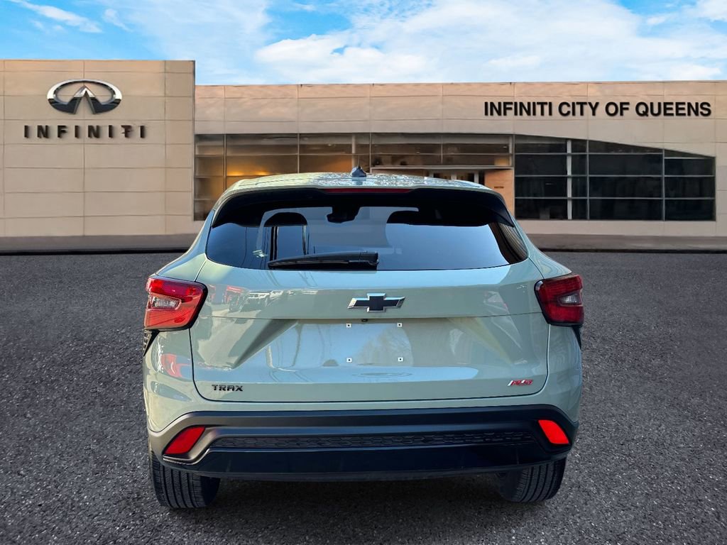 Used 2024 Chevrolet Trax RS w/ Driver Confidence Package FWD image 3