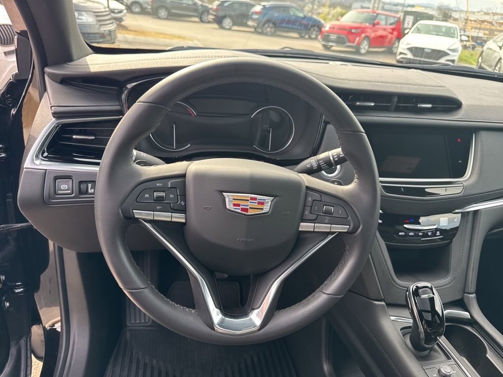 Used 2025 Cadillac XT6 Luxury image 22