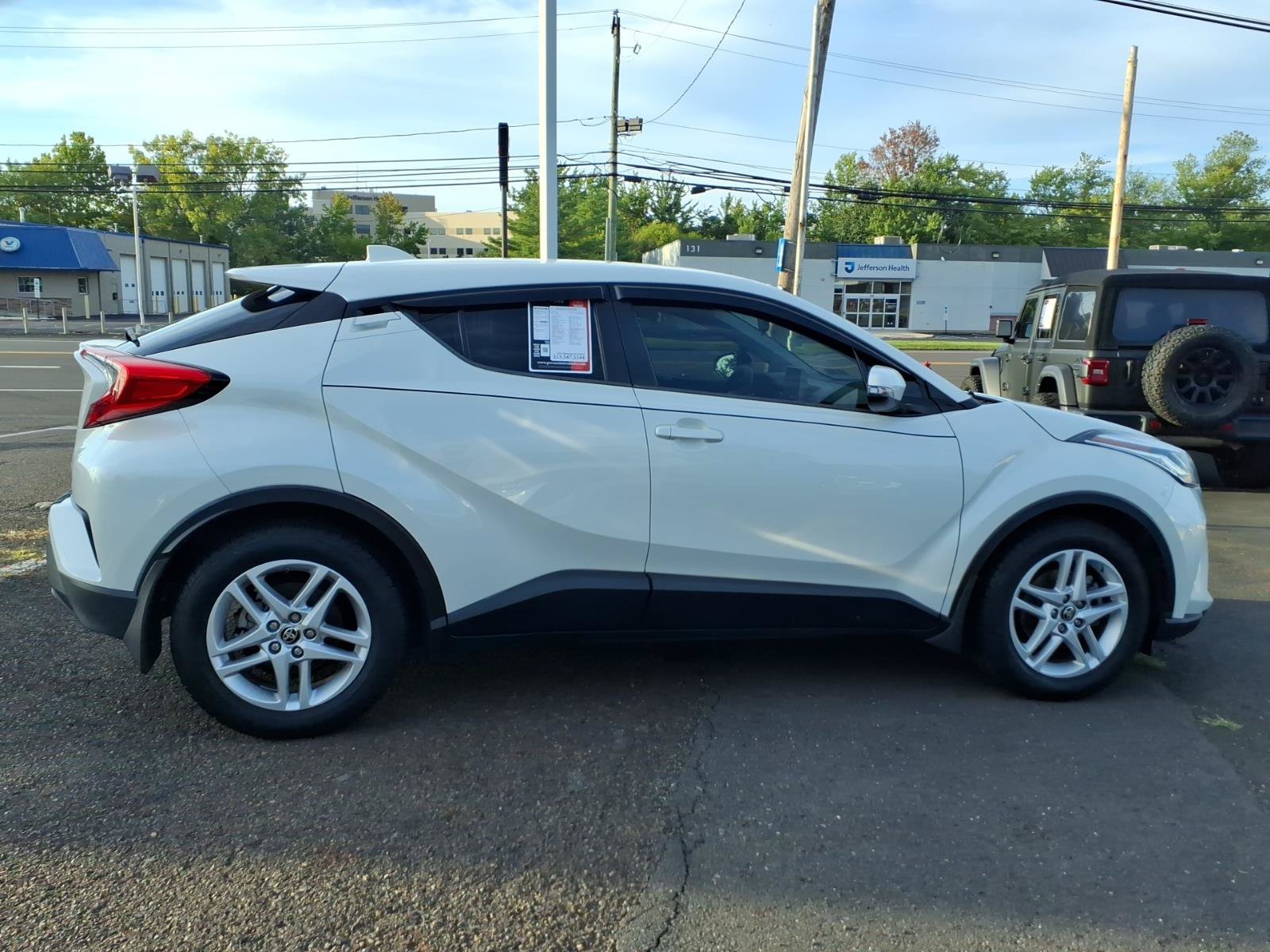Used 2021 Toyota C-HR LE FWD image 2