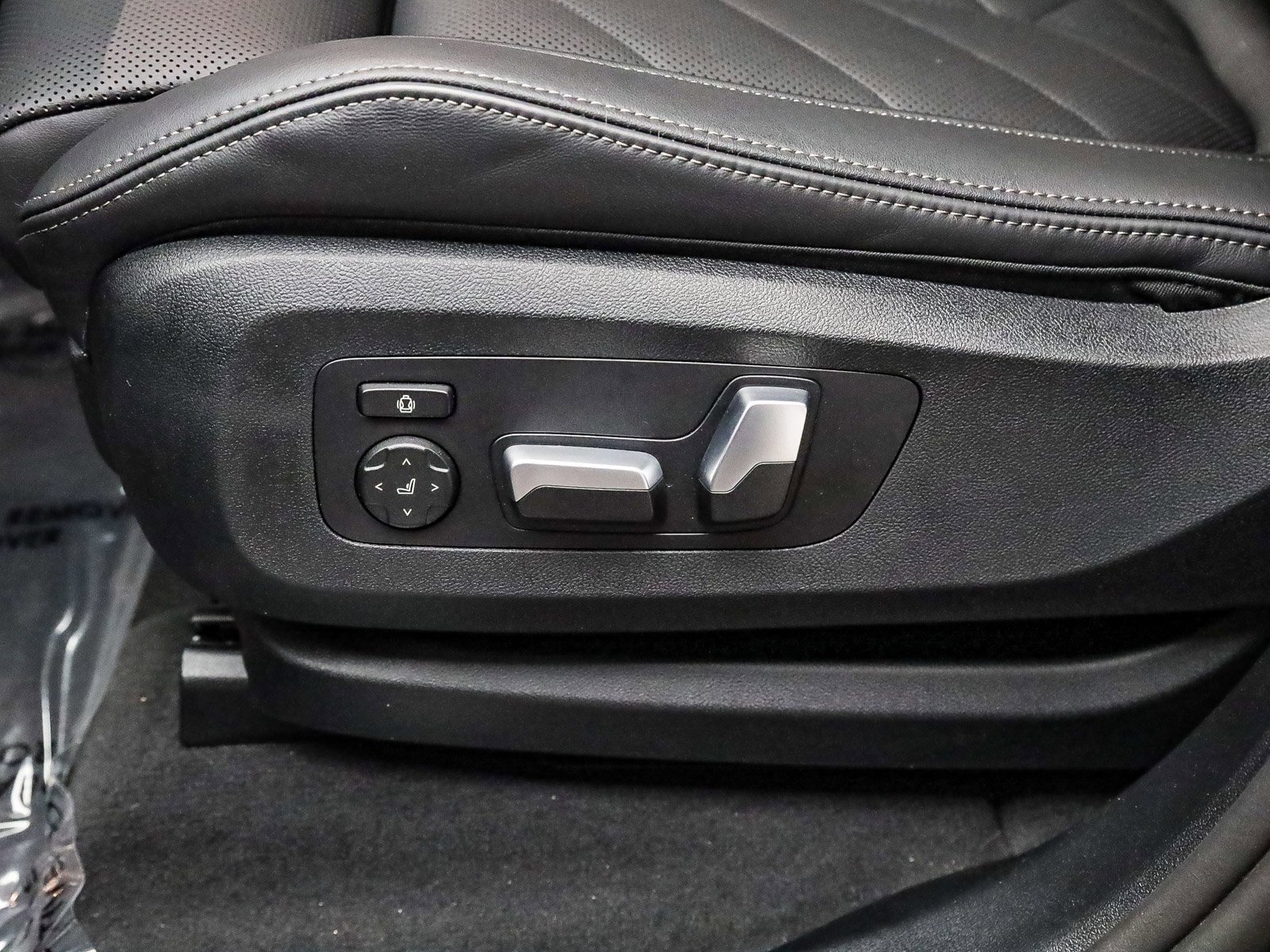 Used 2026 BMW X5 xDrive50e w/ M Sport Package image 22