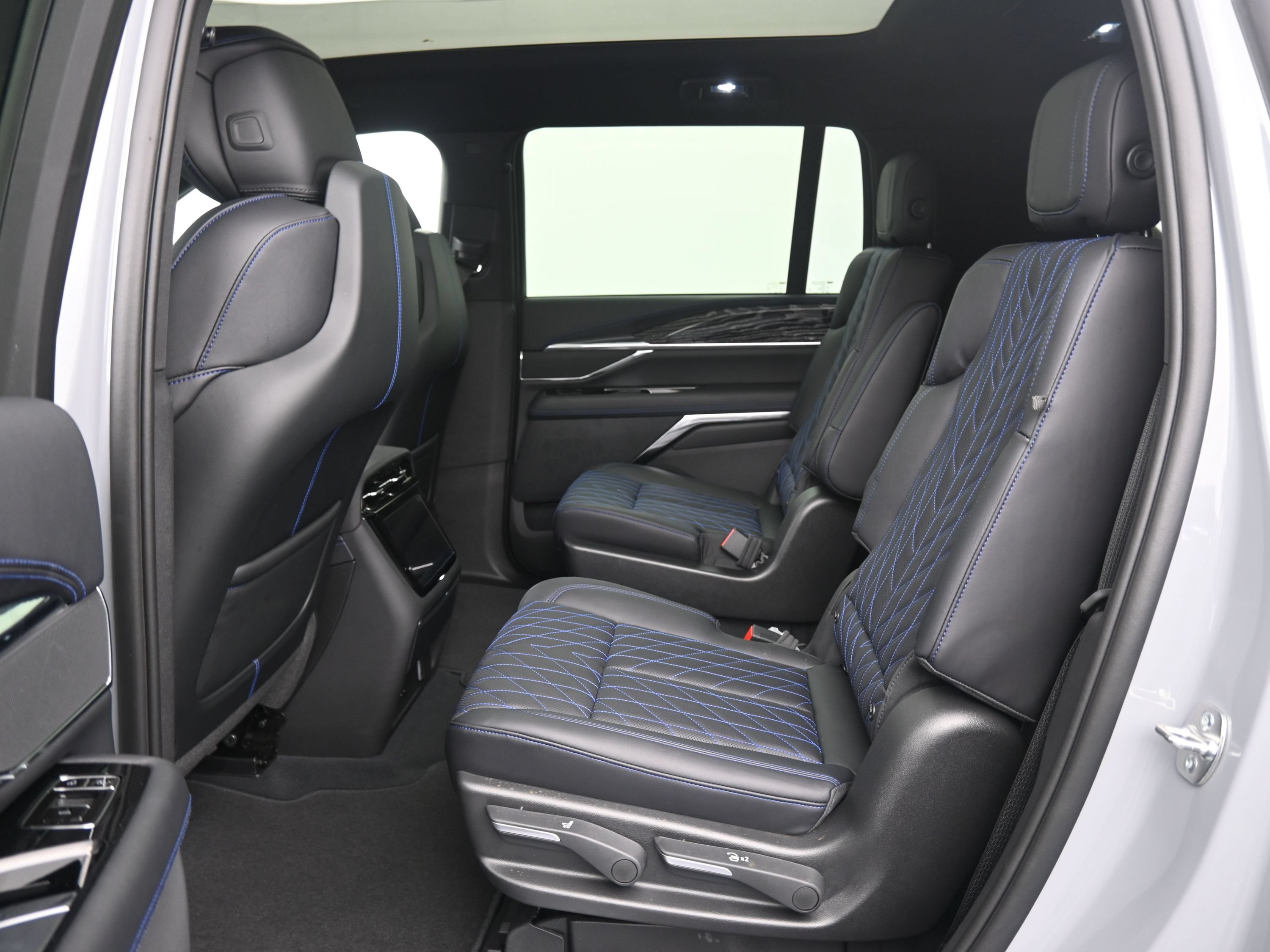 New 2026 Cadillac Escalade IQL Luxury AWD/4WD image 9