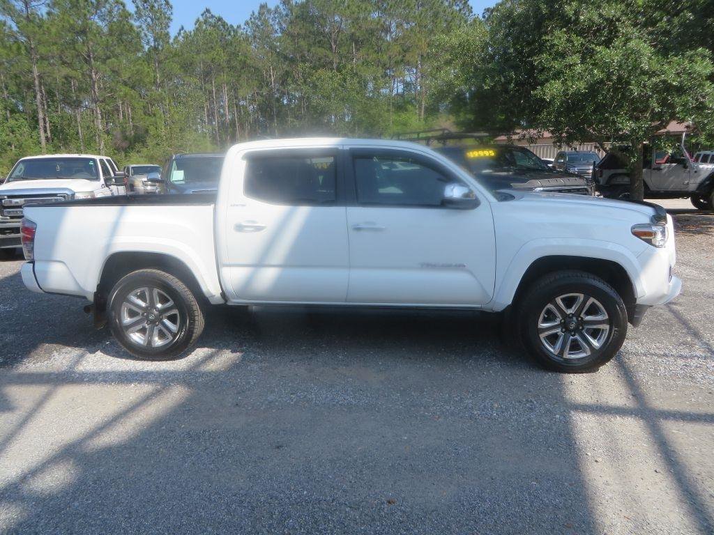Used 2017 Toyota Tacoma Limited w/ Tow Package AWD/4WD image 5